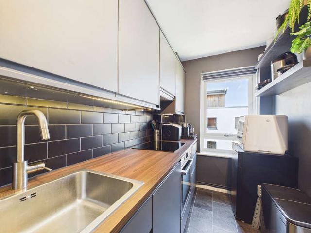 Flat for sale in Roffey, Horsham