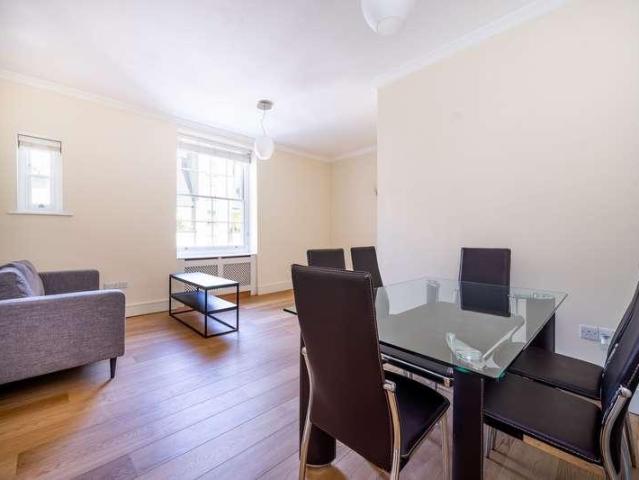 Flat for sale in Marylebone, Greater London