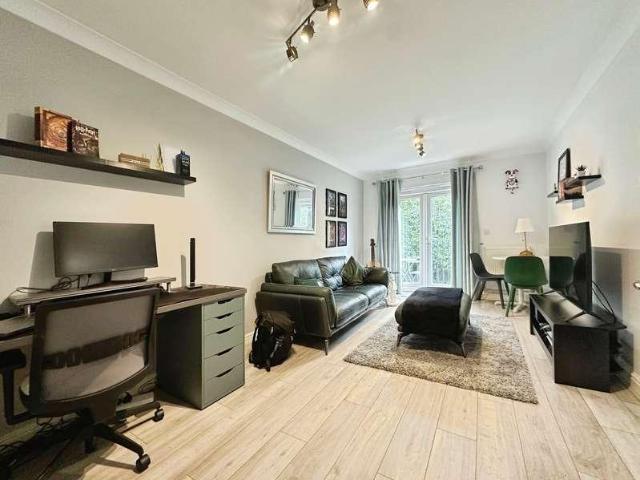 Flat for sale in Pimhole, Bury