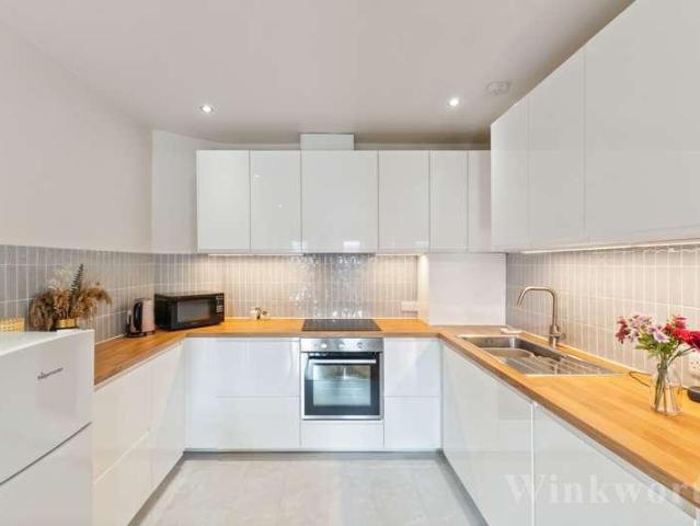 Flat for sale in London Borough of Lewisham, Greater London
