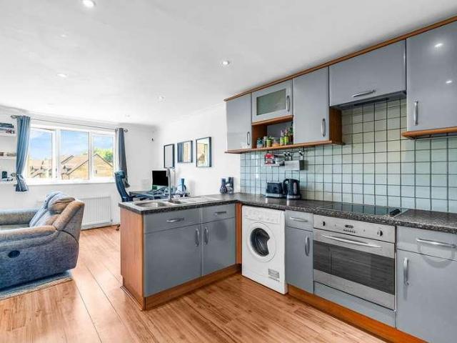 Flat for sale in Hertford, Colliers End
