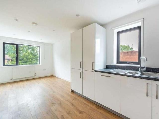 Flat for sale in Pinner, Pinner