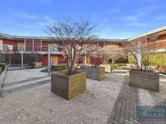 Flat for sale in Black Friars, Old Wharf