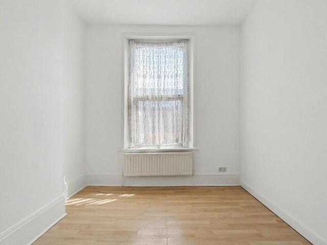 Flat for sale in Harringay, Greater London