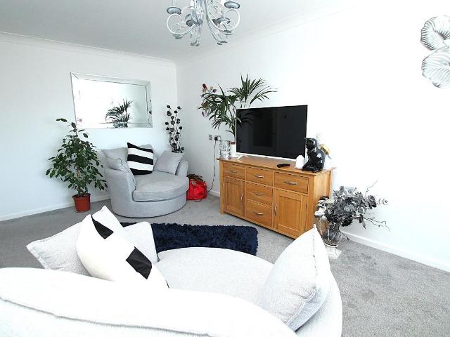 Flat for sale in Poole