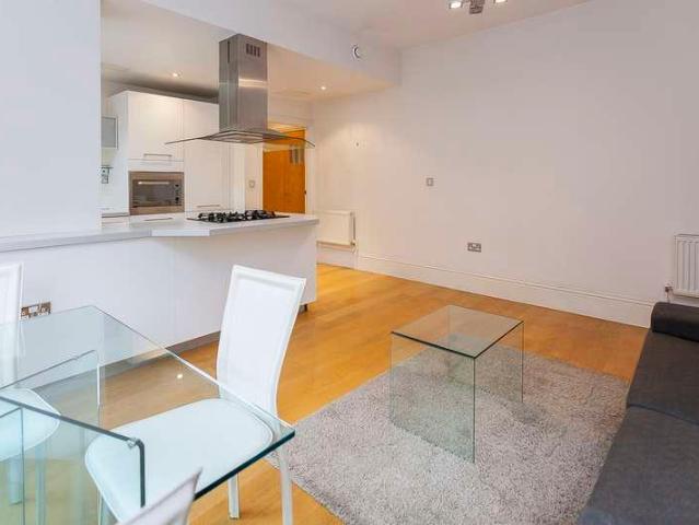 Flat for sale in Royal Borough of Kensington and Chelsea, Greater London