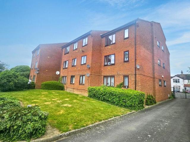 Flat for sale in London Borough of Croydon, Greater London