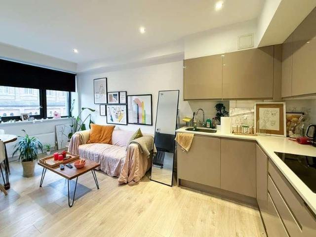 Flat for sale in North Watford, Hertfordshire