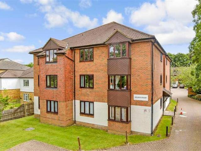 Flat for sale in The Wrythe, Greater London