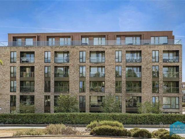 Flat for sale in West Finchley, Greater London