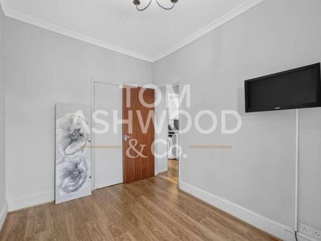 Flat for sale in London Borough of Redbridge, Greater London