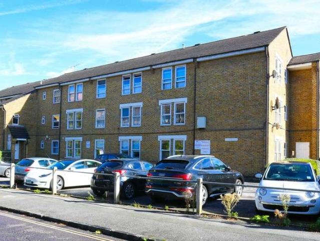Flat for sale in London Borough of Hackney, Greater London