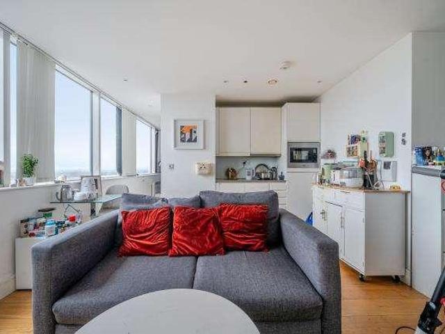 Flat for sale in Slough