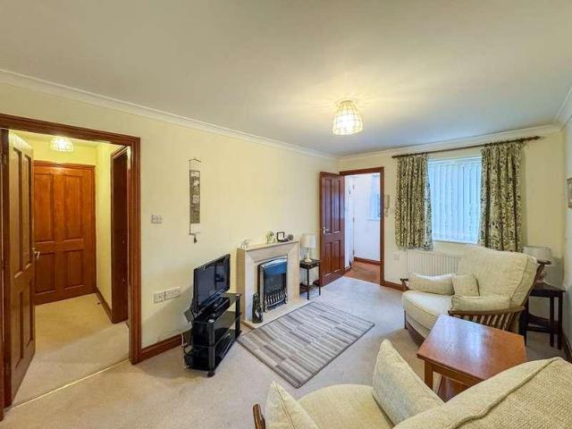 Flat for sale in Holme Valley, Honley