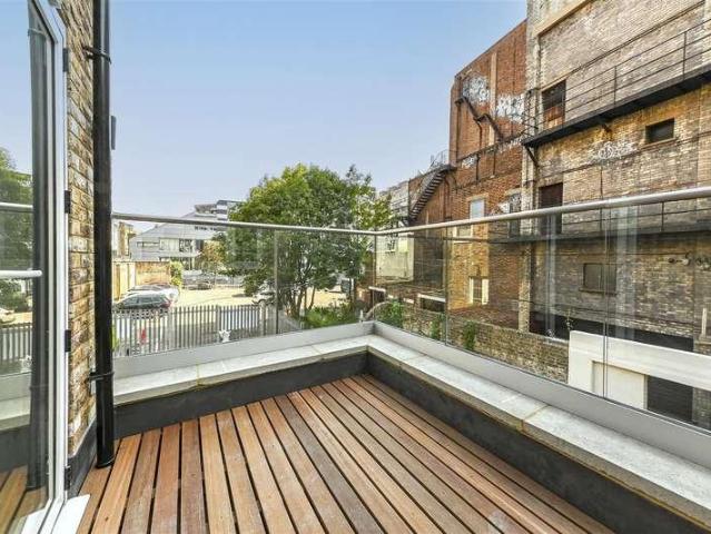Flat for sale in Kilburn, Greater London