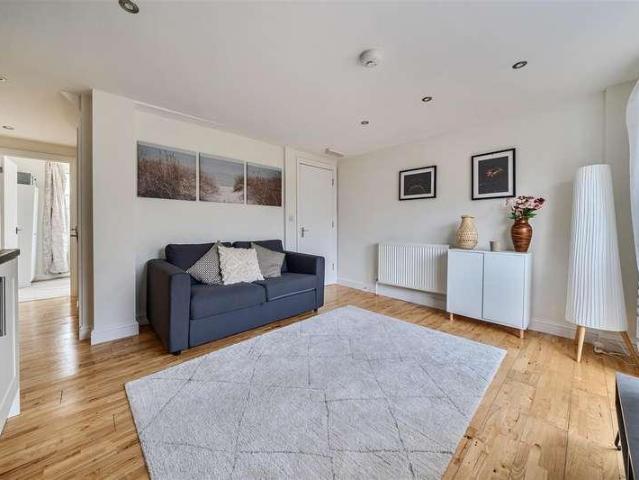 Flat for sale in Totterdown, Bristol
