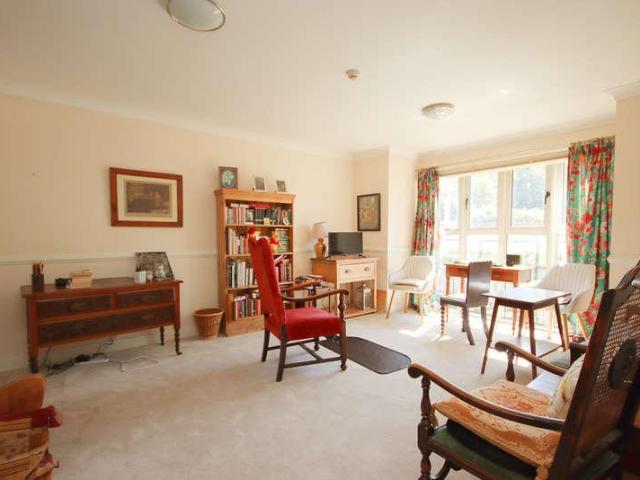 Flat for sale in Tedfold, Horsham