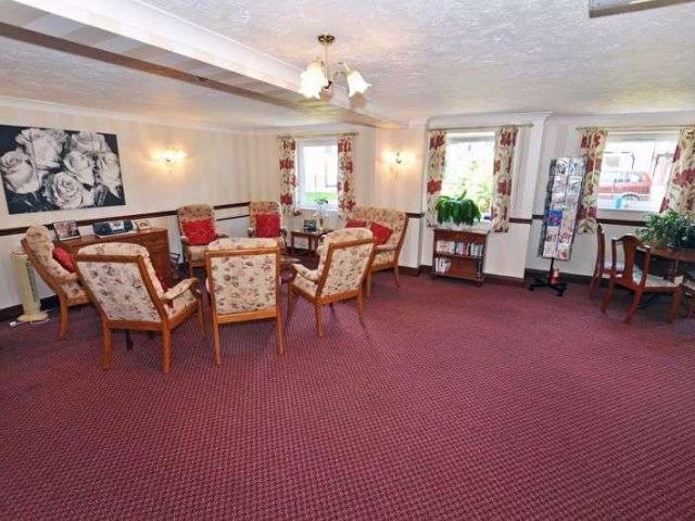 Flat for sale in Barnehurst, Greater London