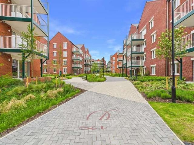 Flat for sale in Boughton, Cheshire