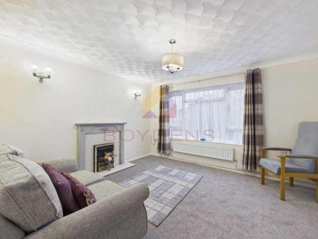 Flat for sale in Fordham Heath, Essex