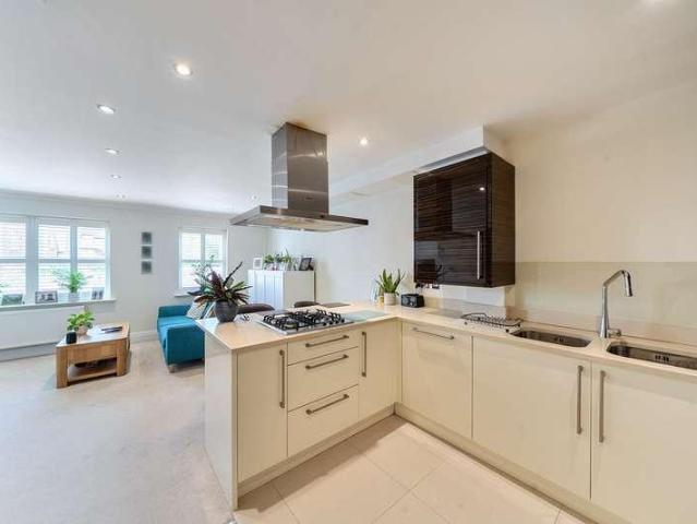 Flat for sale in Batchworth