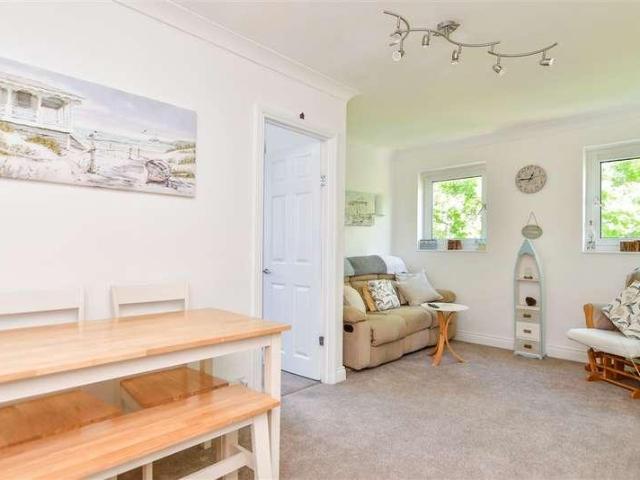 Flat for sale in West Worthing, Worthing