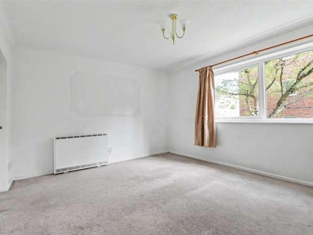 Flat for sale in Woodthorpe, Gedling