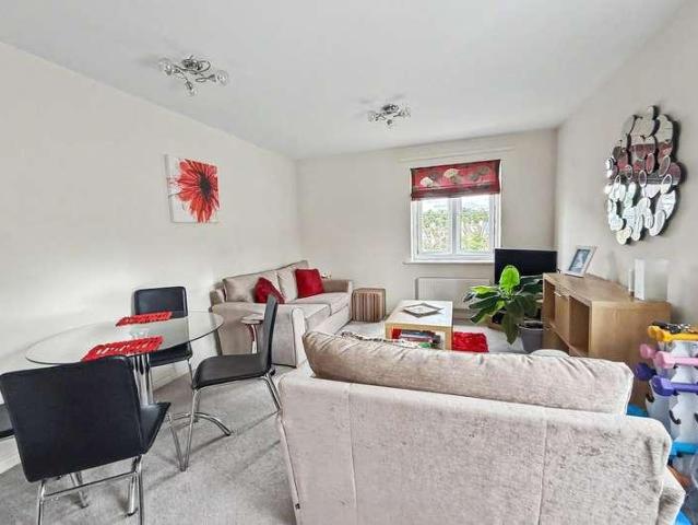 Flat for sale in Salisbury, Wiltshire