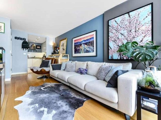 Flat for sale in Hayes, Greater London