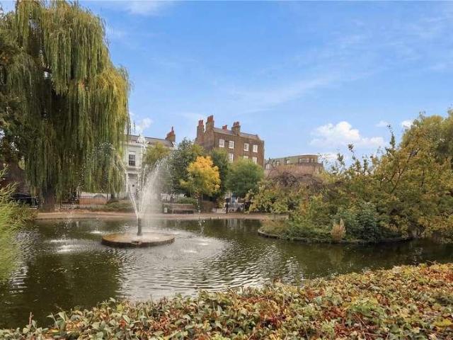 Flat for sale in Lower Clapton, Greater London