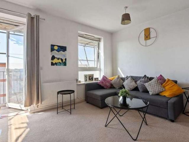 Flat for sale in Colindale, Greater London