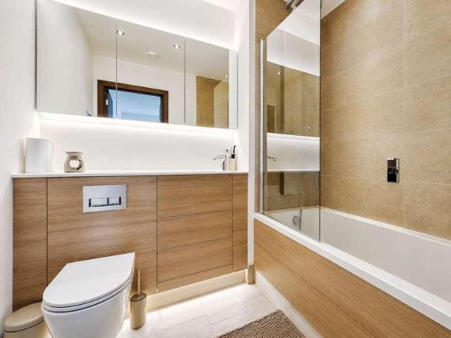 Flat for sale in Alton Barnes, Essex