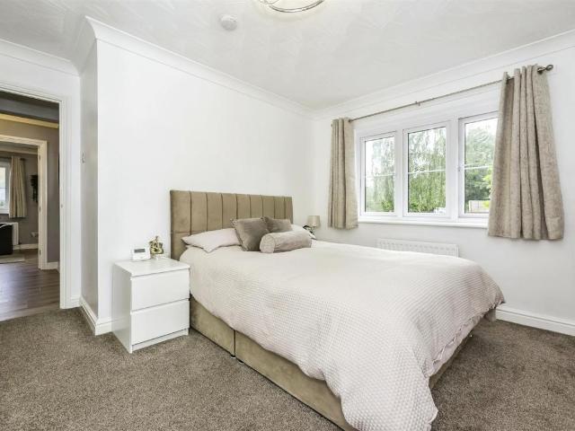 Flat for sale in Grays, Essex