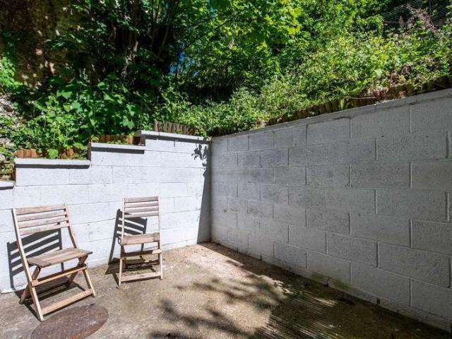 Flat for sale in Stone, Monks Orchard
