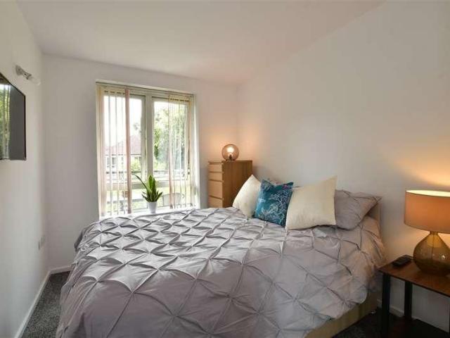 Flat for sale in South Woodford, Greater London