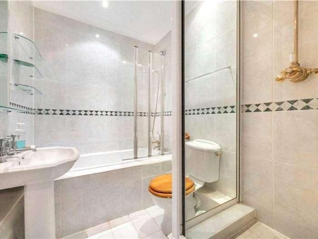 Flat for sale in Greater London