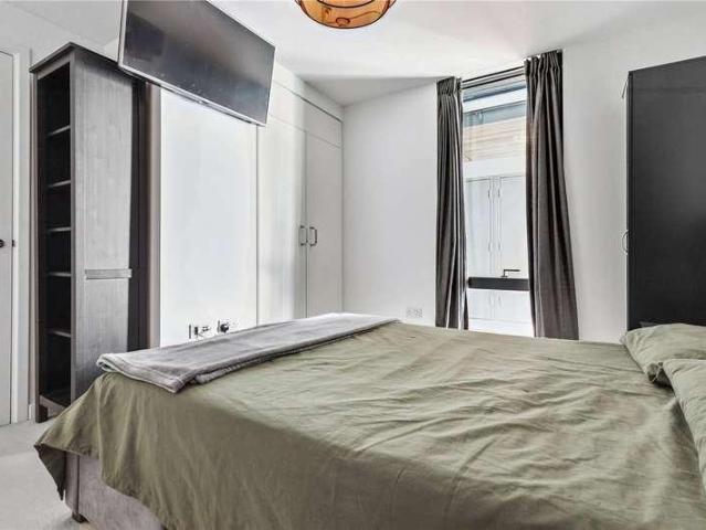 Flat for sale in Hoxton, Greater London