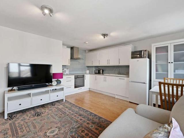 Flat for sale in Barnet Vale, Greater London