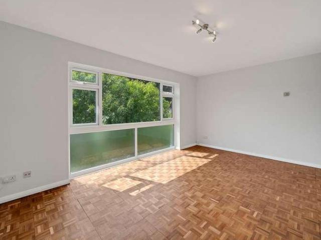 Flat for sale in Shortlands, Greater London