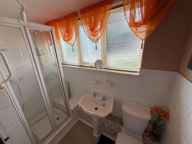 Flat for sale in Broadsands