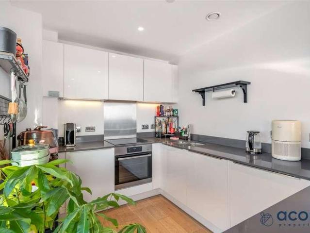 Flat for sale in Kingsbury, Greater London