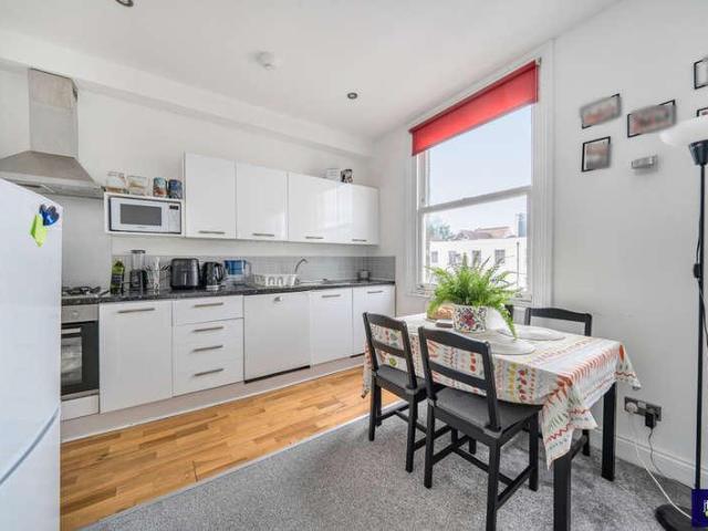Flat for sale in Holloway, Greater London