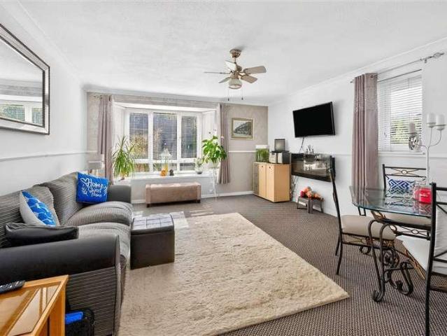 Flat for sale in Essex