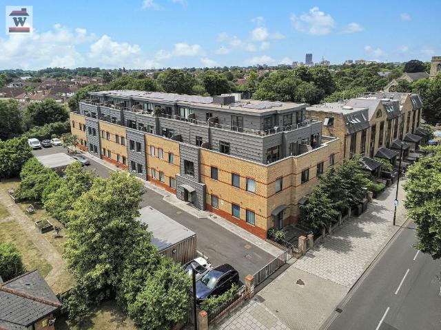 Flat for sale in Isleworth, Spring Grove