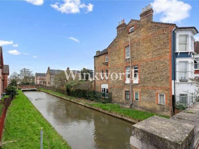 Flat for sale in Harringay, Greater London