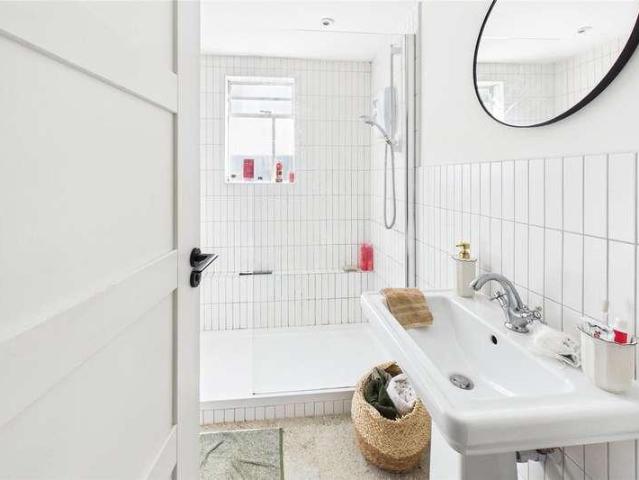 Flat for sale in Streatham Hill, Greater London