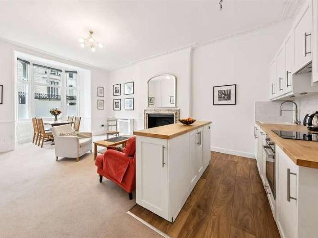 Flat for sale in Paddington, Greater London