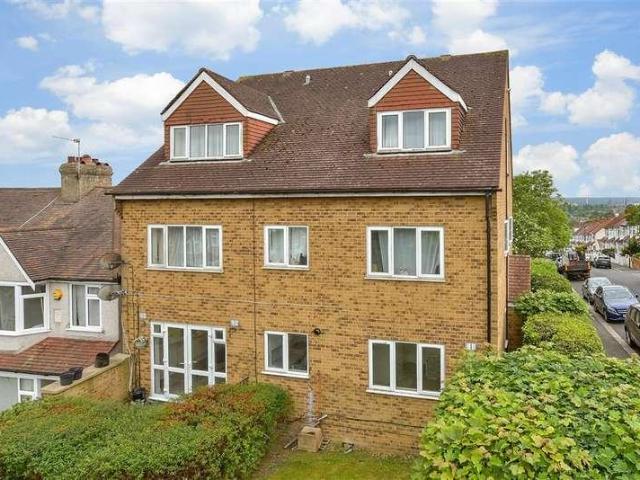 Flat for sale in London Borough of Croydon, South Norwood