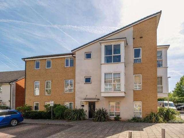 Flat for sale in Whitley, Reading