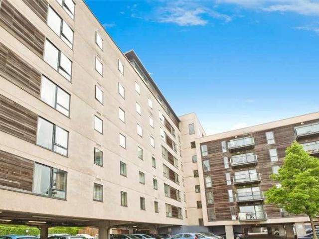 Flat for sale in Cardiff Bay, Falcon Lodge